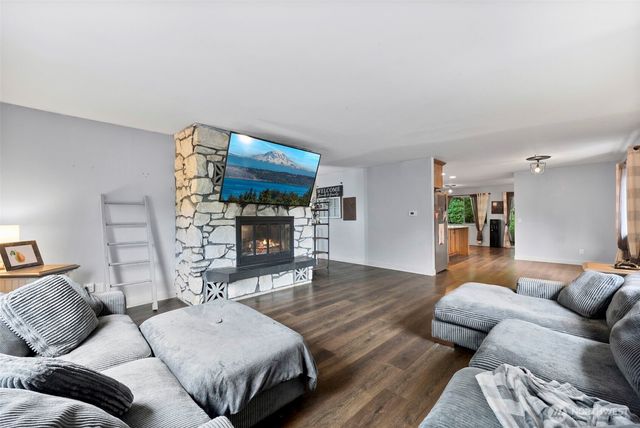 1422 Colchester Dr SE, Port Orchard, WA 98366