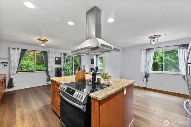 1422 Colchester Dr SE, Port Orchard, WA 98366