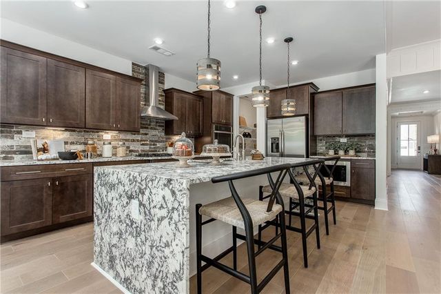 611 Salton Way, Hoschton, GA 30548