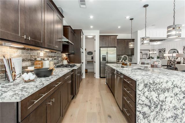 611 Salton Way, Hoschton, GA 30548