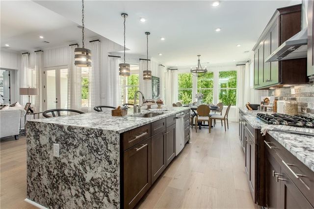 611 Salton Way, Hoschton, GA 30548