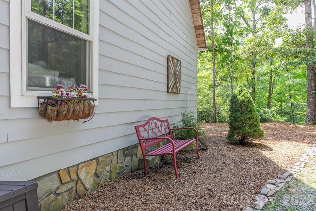 292 Wolf Creek Heights, Almond, NC 28702