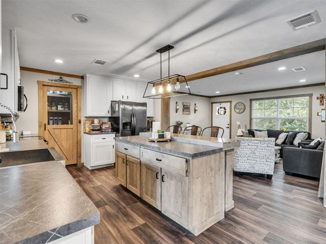 2830 Saint Anne Street, Liverpool, TX 77577