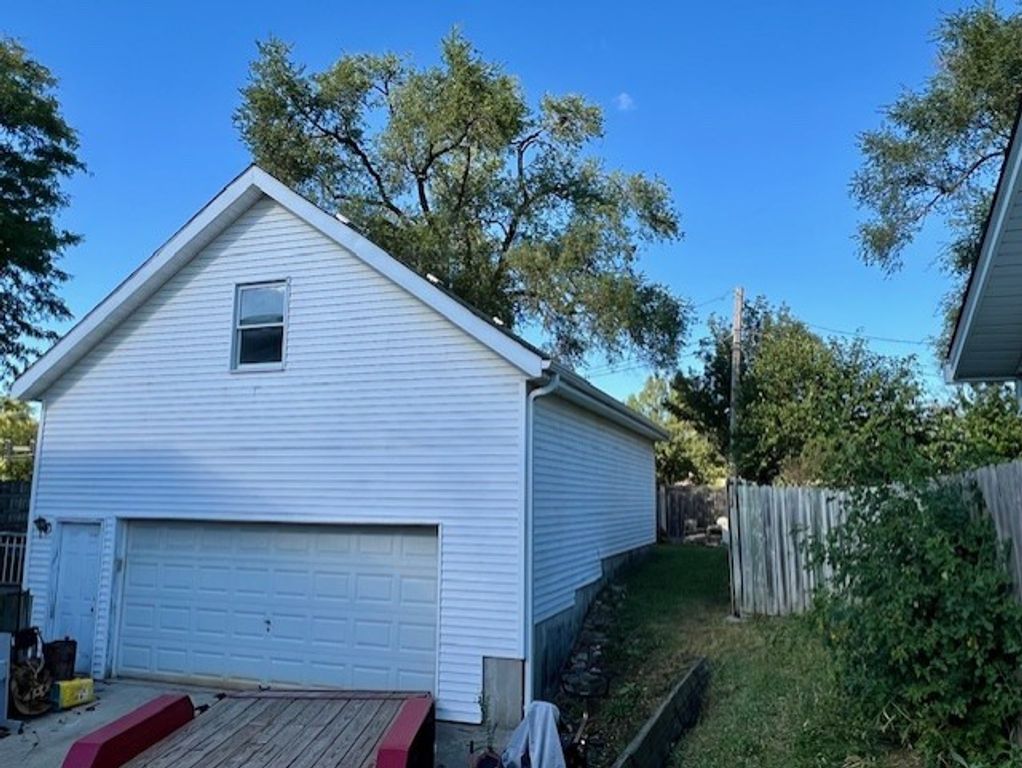 304 Andover Court, Streamwood, IL 60107 — photo 2