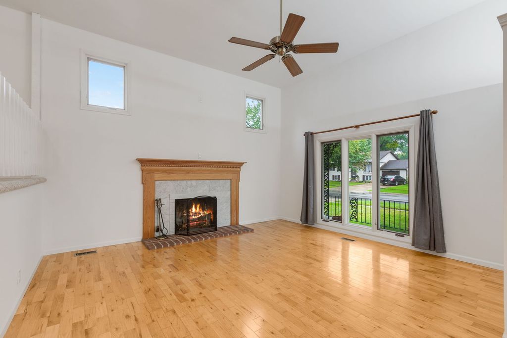 304 Andover Court, Streamwood, IL 60107 — photo 3