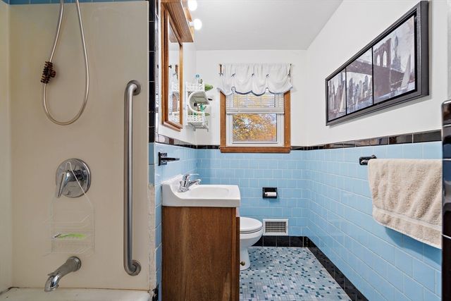 30 Rolling Ln, Sudbury, MA 01776