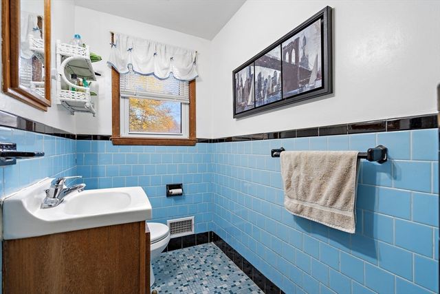 30 Rolling Ln, Sudbury, MA 01776