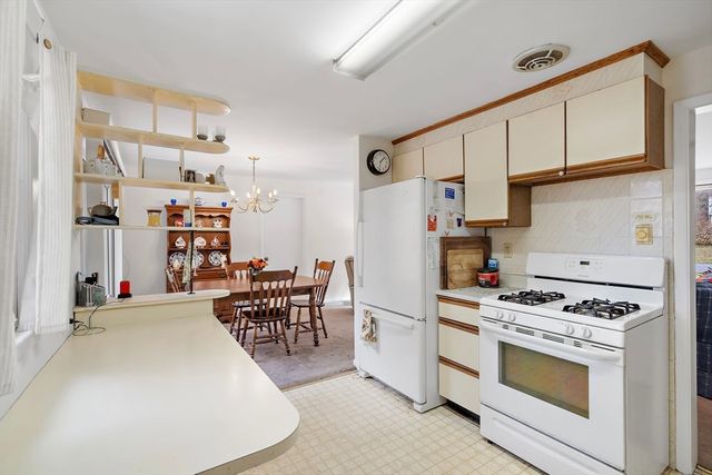 30 Rolling Ln, Sudbury, MA 01776