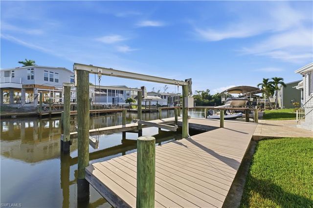 11391 Cypress LN, Fort Myers Beach, FL 33931