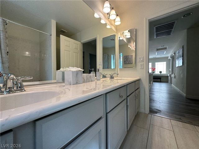 8573 Silver Coast Street, Las Vegas, NV 89139