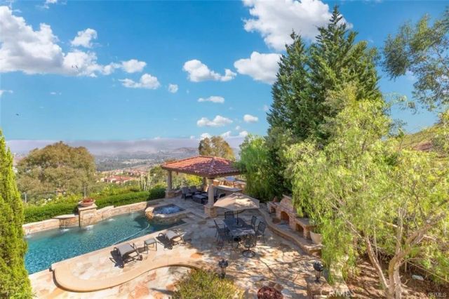 21 Ridgeview, Irvine, CA 92603