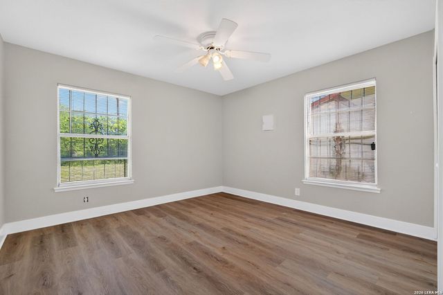 5415 KNOLL KREST ST, San Antonio, TX 78242