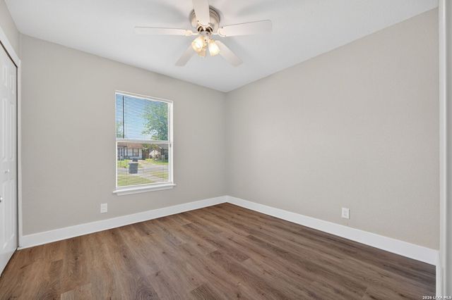 5415 KNOLL KREST ST, San Antonio, TX 78242