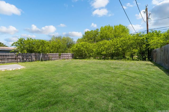 5415 KNOLL KREST ST, San Antonio, TX 78242