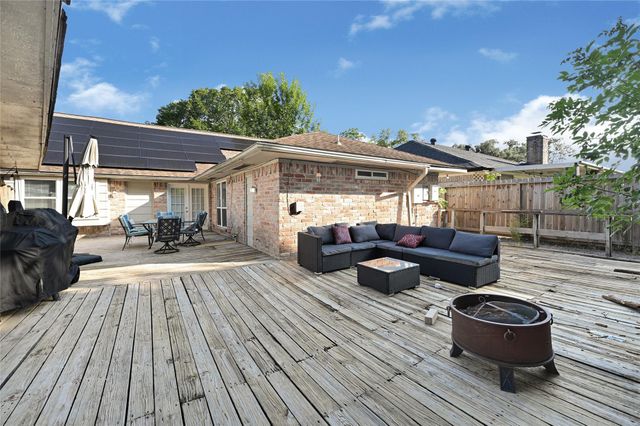 5343 Royal Parkway, Friendswood, TX 77546
