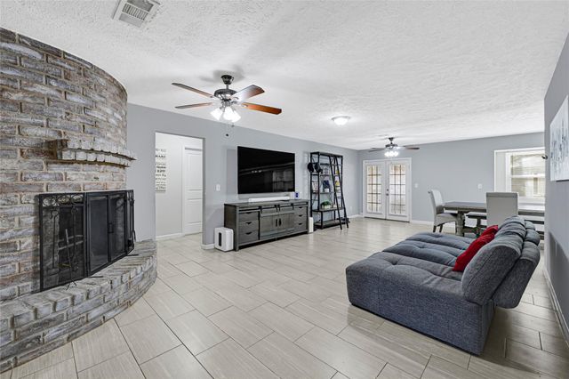5343 Royal Parkway, Friendswood, TX 77546