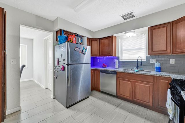 5343 Royal Parkway, Friendswood, TX 77546
