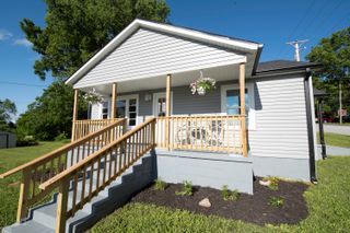 106 South 3rd Avenue, Ozark, MO 65721