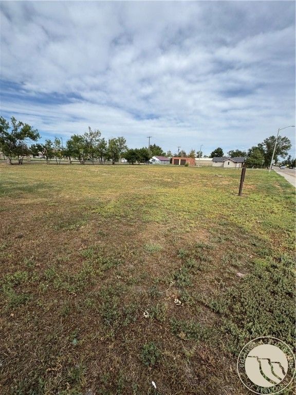 705 W 3RD ST, Hardin, MT 59034 photo 2