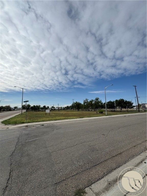 705 W 3RD ST, Hardin, MT 59034 photo 4