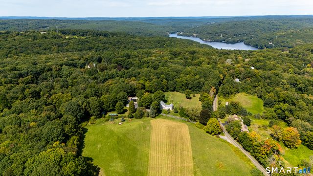 195 Webb Circle, Monroe, CT 06468