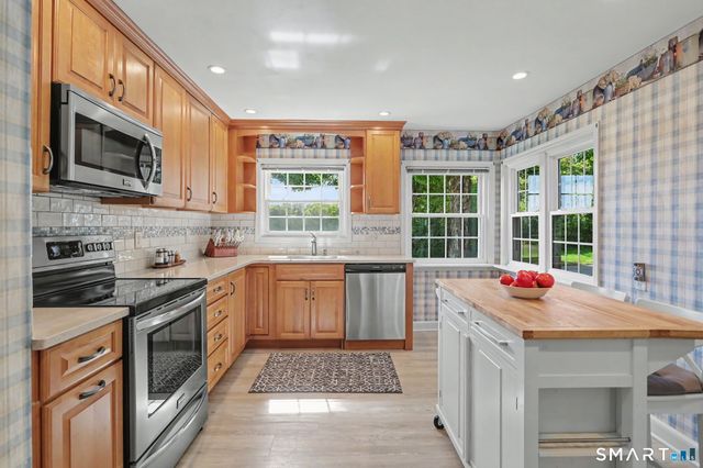 195 Webb Circle, Monroe, CT 06468