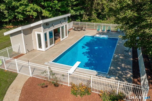 195 Webb Circle, Monroe, CT 06468