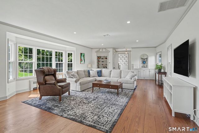 195 Webb Circle, Monroe, CT 06468