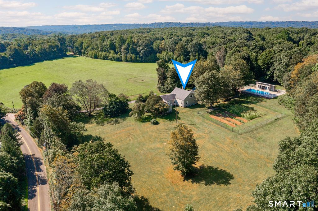 195 Webb Circle, Monroe, CT 06468