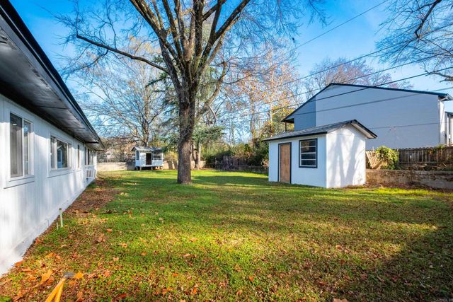 307 Sunnymeade Dr, Little Rock, AR 72205