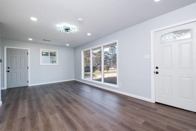 307 Sunnymeade Dr, Little Rock, AR 72205