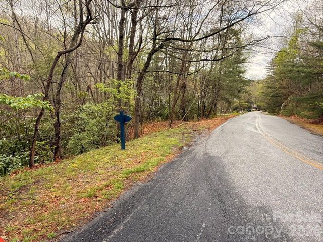 000 Ridgeview Drive, Hendersonville, NC 28791