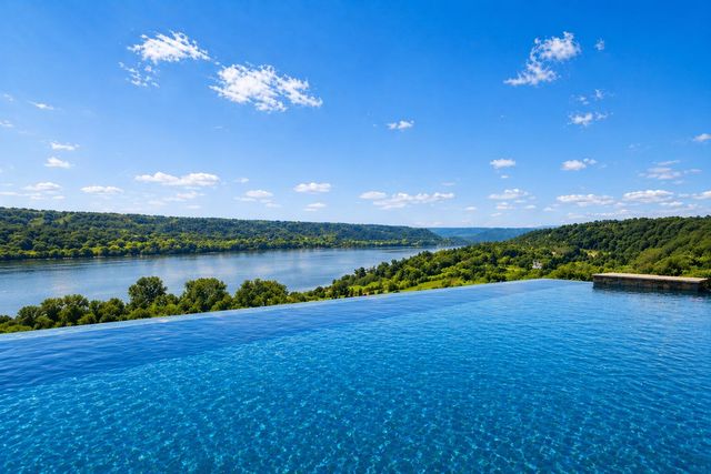 1 Rivers Pointe Drive, Hebron, KY 41048