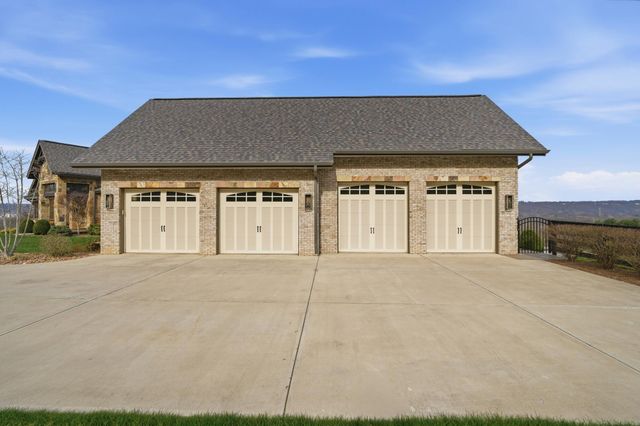 1 Rivers Pointe Drive, Hebron, KY 41048