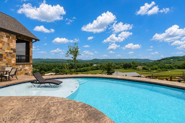 1 Rivers Pointe Drive, Hebron, KY 41048
