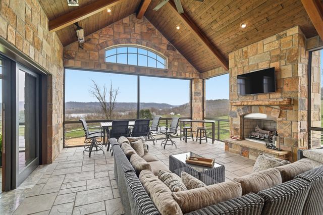 1 Rivers Pointe Drive, Hebron, KY 41048