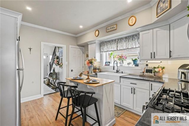 6 Thomas Street, Sayreville, NJ 08872