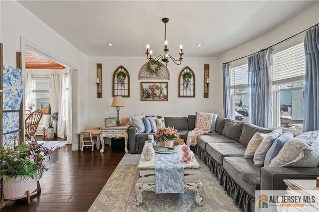 6 Thomas Street, Sayreville, NJ 08872