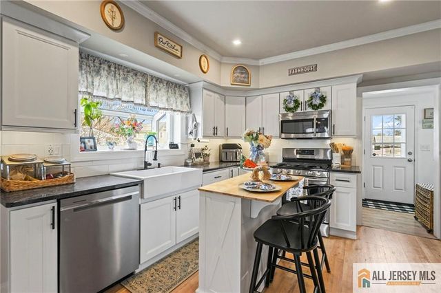 6 Thomas Street, Sayreville, NJ 08872