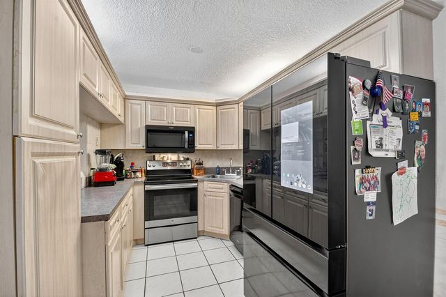 815 Sky Pine Way B1, Greenacres, FL 33415