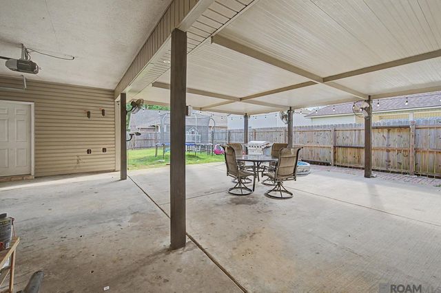 9305 Rue De Benoit, Denham Springs, LA 70706