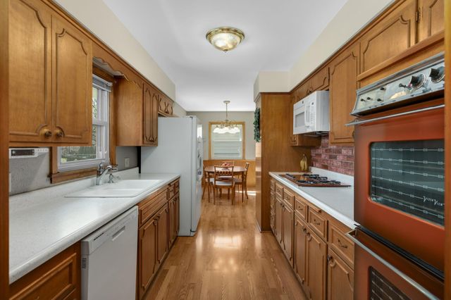 3020 Woodlark Lane, Eagan, MN 55121