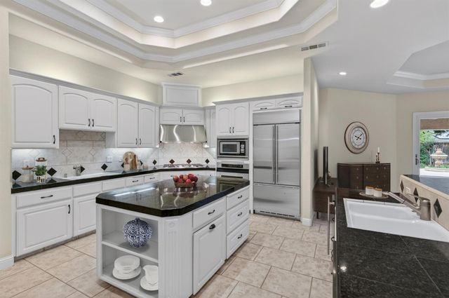 6660 N St Catherine Court, Fresno, CA 93711