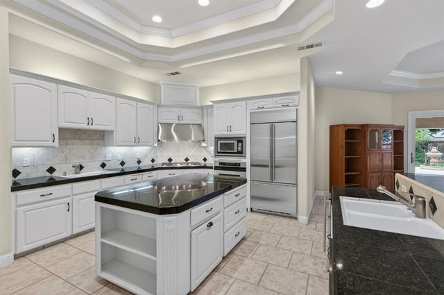 6660 N St Catherine Court, Fresno, CA 93711