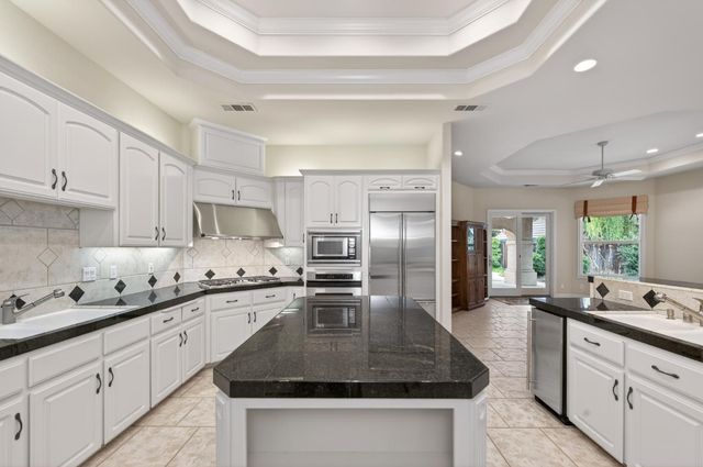 6660 N St Catherine Court, Fresno, CA 93711