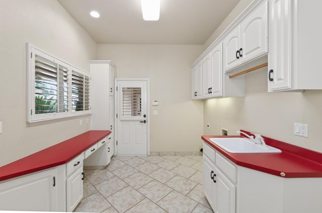 6660 N St Catherine Court, Fresno, CA 93711