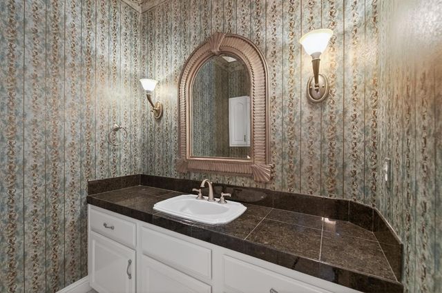 6660 N St Catherine Court, Fresno, CA 93711