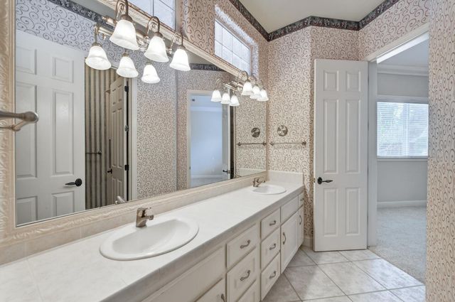 6660 N St Catherine Court, Fresno, CA 93711