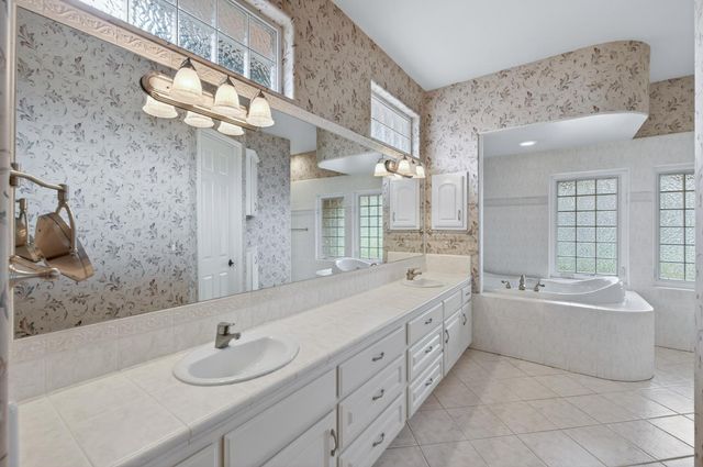 6660 N St Catherine Court, Fresno, CA 93711