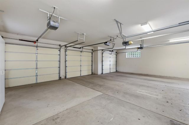 6660 N St Catherine Court, Fresno, CA 93711